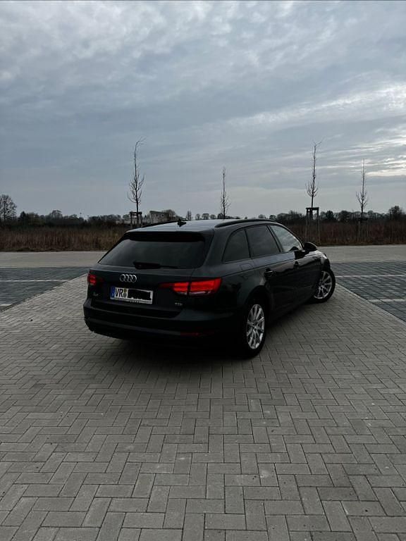 Gebraucht Audi A4 Attraction 150 PS (110 kW) 2016 Grau Kombi