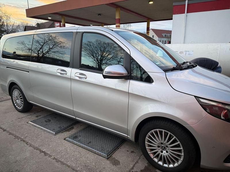 Gebraucht Mercedes V220 Edition 163 PS (119 kW) 2019 Silber Van / Kleinbus