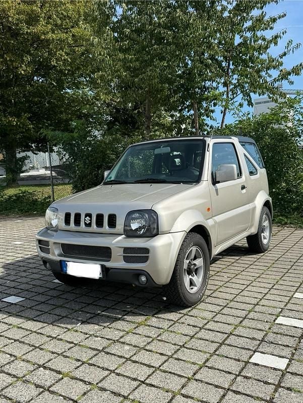 Beige Gebraucht 2009 Suzuki Jimny SUV | 11.750 € (Etwas zu teuer) - Bild 1/4