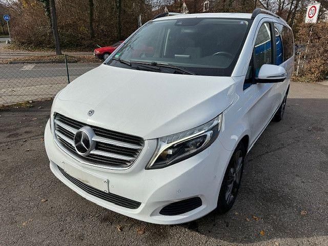 Weiß Gebraucht 2017 Mercedes V220 Edition Van / Kleinbus | 24.900 € (Fairer Preis) - Bild 1/4