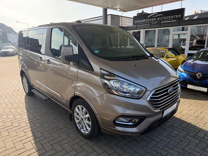 Gebraucht Ford Tourneo Titanium 185 PS (136 kW) 2019 Silber Van / Kleinbus
