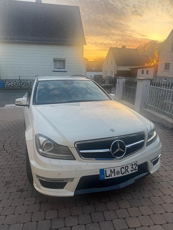 Gebraucht Mercedes C200 Elegance 136 PS (100 kW) 2012 Weiß Kombi