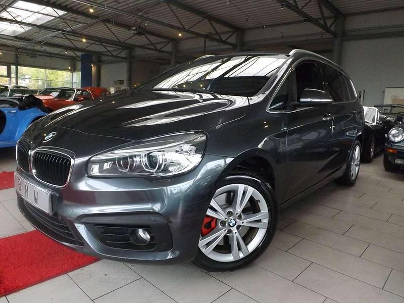 Grau Gebraucht 2018 BMW 220 Van / Kleinbus | 19.850 € (Fairer Preis) - Bild 1/4