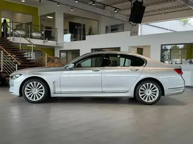 Gebraucht BMW 750 Sport Line 530 PS (389 kW) 2019 Silber Limousine