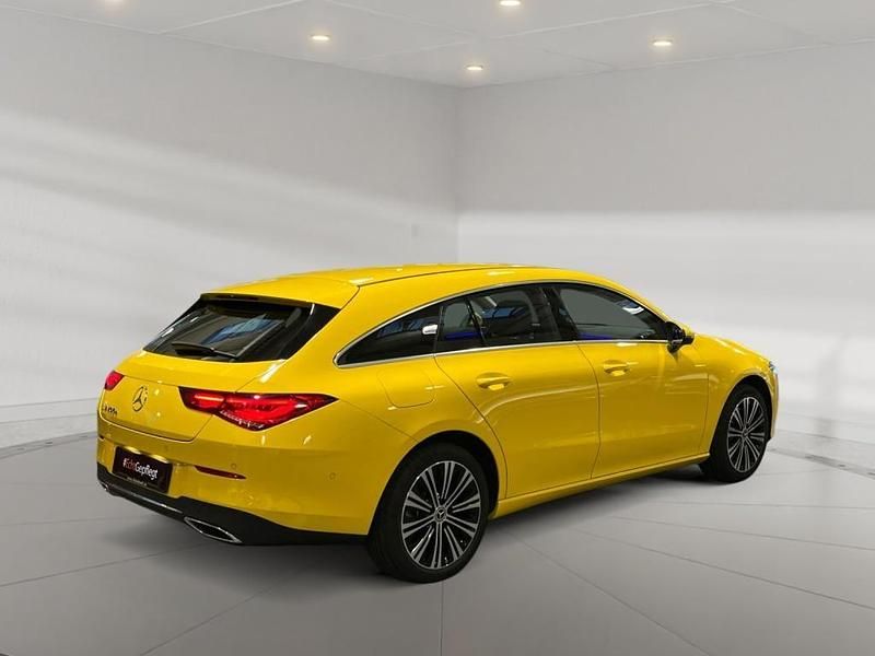 Gebraucht Mercedes CLA250e Shooting Brake Progressive 160 PS (117 kW) 2021 Gelb Kombi