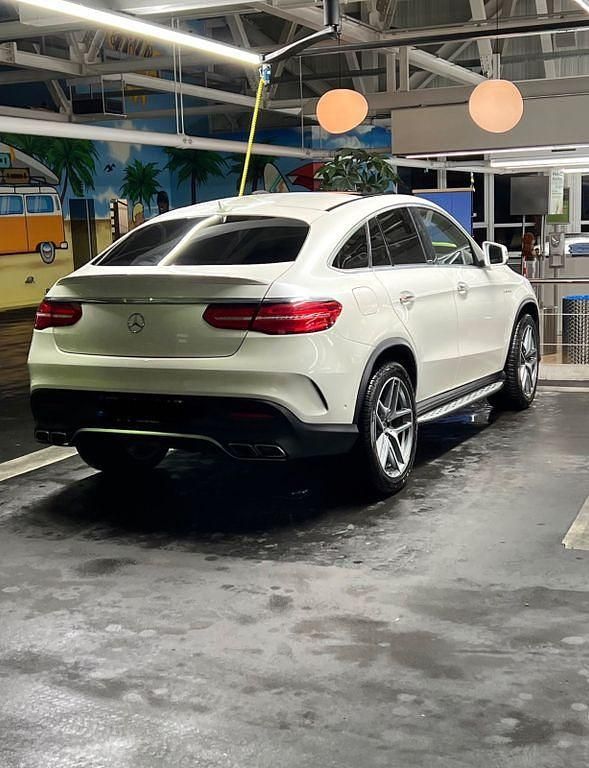 Weiß Gebraucht 2017 Mercedes GLE500 AMG line Coupé | 45.850 € (Etwas zu teuer) - Bild 1/4