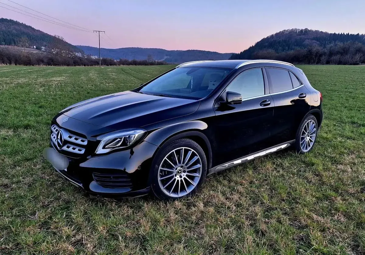 Gebraucht Mercedes GLA250 AMG line 211 PS (155 kW) 2019 Schwarz SUV