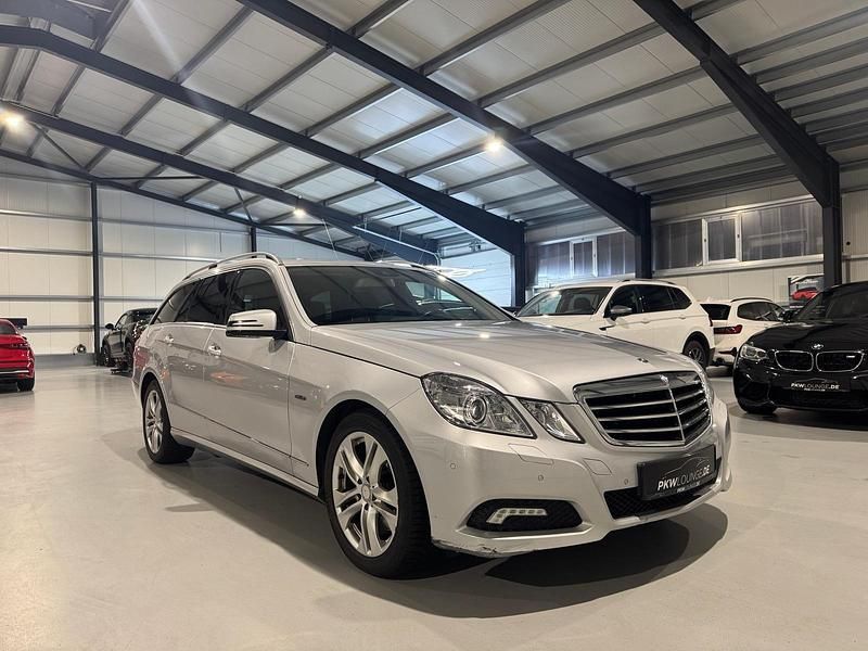 Silber Gebraucht 2009 Mercedes E350 Avantgarde Kombi | 8.490 € (Fairer Preis) - Bild 1/4