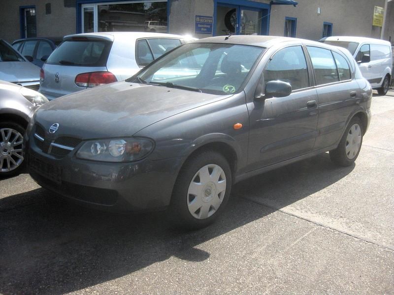 Grau Gebraucht 2004 Nissan Almera Limousine | 2.799 € (Etwas zu teuer) - Bild 1/4