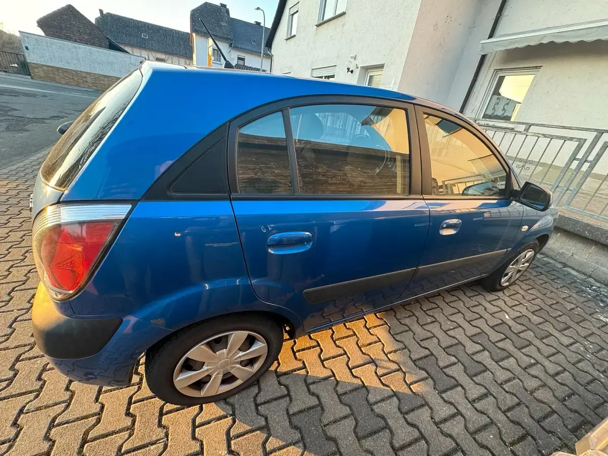 Gebraucht Kia Rio 112 PS (82 kW) 2007 Blau Kleinwagen