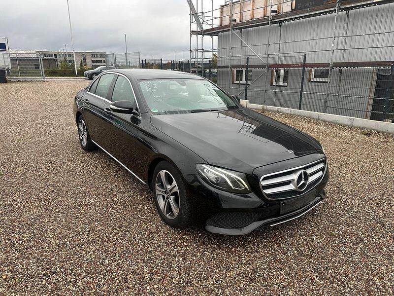 Gebraucht Mercedes E200 Avantgarde 150 PS (110 kW) 2019 Schwarz Limousine