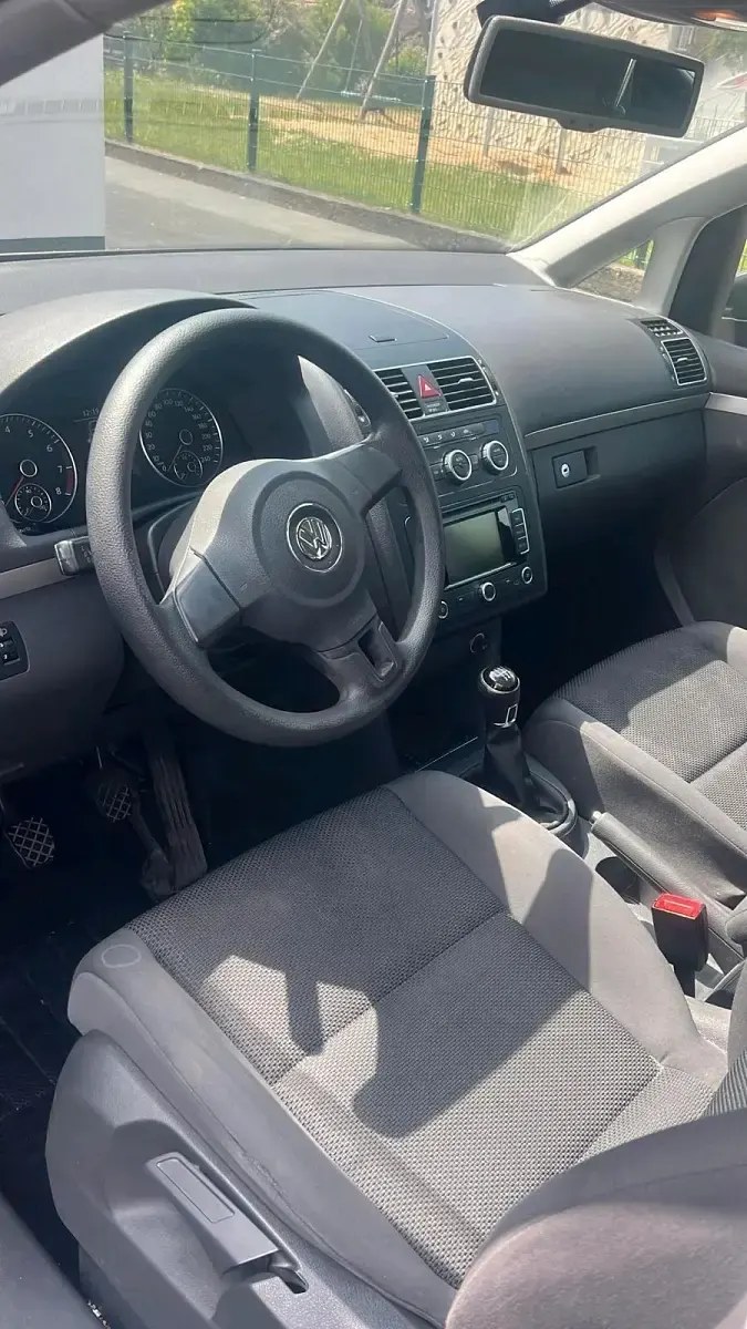 Gebraucht VW Touran 105 PS (77 kW) 2015 Schwarz Van / Kleinbus