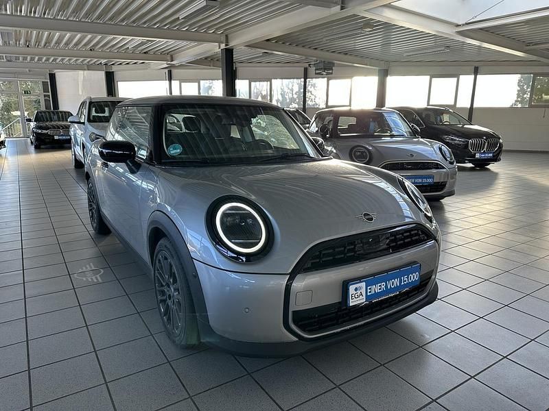 Silber metallic Gebraucht 2024 Mini Cooper Classic Kleinwagen | 28.660 € (Guter Preis) - Bild 1/3
