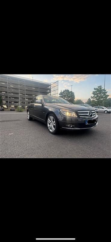 Grau Gebraucht 2007 Mercedes C220 Avantgarde Limousine | 8.350 € (Fairer Preis) - Bild 1/4