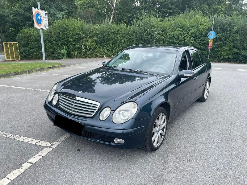 Andere farben Gebraucht 2002 Mercedes E220 Kleinwagen | 2.900 € (Fairer Preis) - Bild 1/4