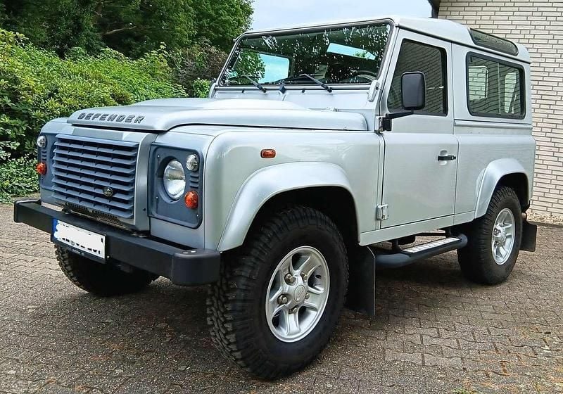 Silber Gebraucht 2016 Land Rover Defender SUV | 59.950 € (Fairer Preis) - Bild 1/4