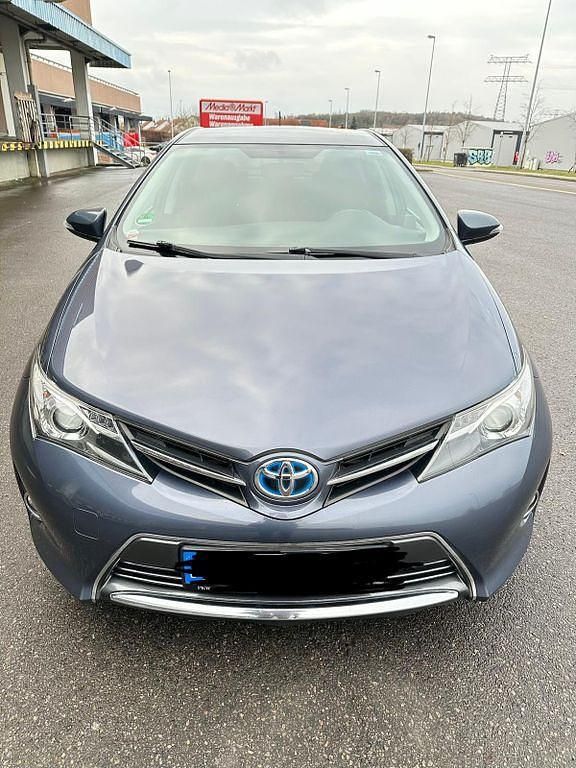 Grau Gebraucht 2014 Toyota Auris Comfort Limousine | 10.500 € (Fairer Preis) - Bild 1/4