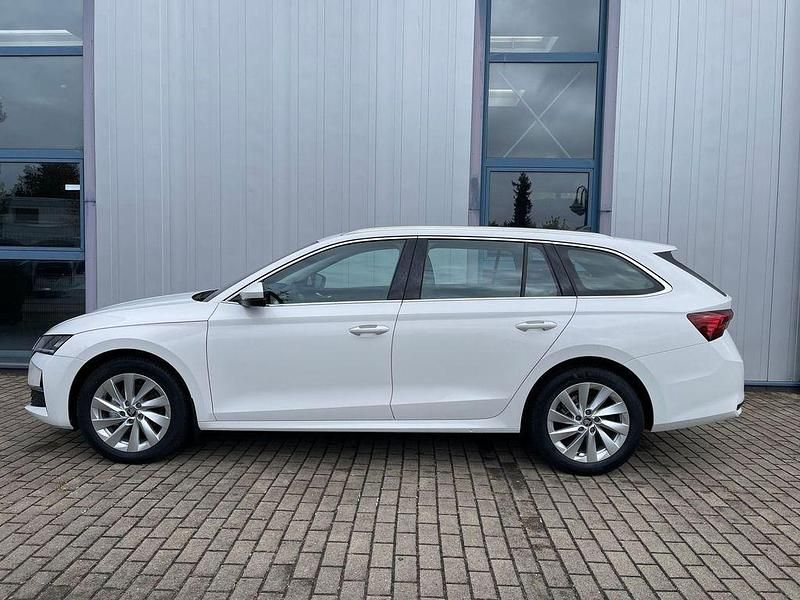 Neu Skoda Octavia Selection 116 PS (85 kW) 2025 Candyweiss Kombi