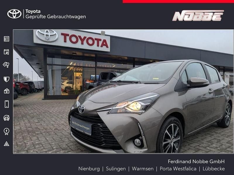 Platinumbronze Gebraucht 2018 Toyota Yaris Team Kleinwagen | 13.590 € (Fairer Preis) - Bild 1/4