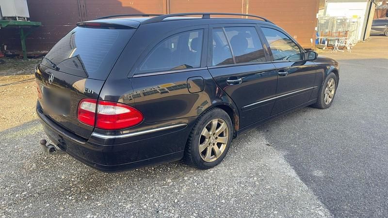Gebraucht Mercedes E320 204 PS (150 kW) 2004 Schwarz Kombi