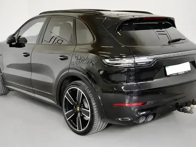 Gebraucht Porsche Cayenne E-Hybrid 462 PS (339 kW) 2022 Schwarz SUV