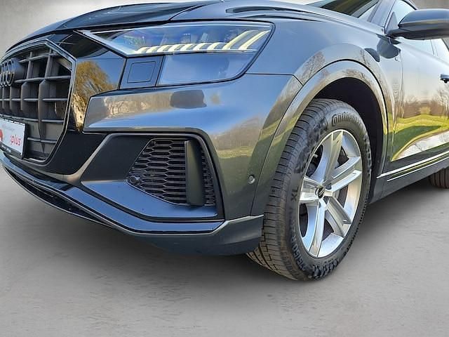 Gebraucht Audi Q8 Ambiente 381 PS (280 kW) 2022 Daytonagrau perleffekt SUV