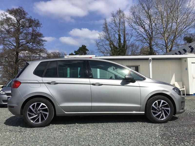 Second-hand VW Golf VII Sound 110 CP (80 kW) 2017 Argintiu Berlinǎ