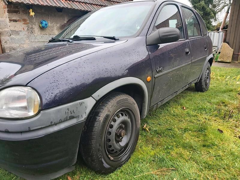 Gebraucht Opel Corsa 60 PS (44 kW) 1997 Violet Kleinwagen
