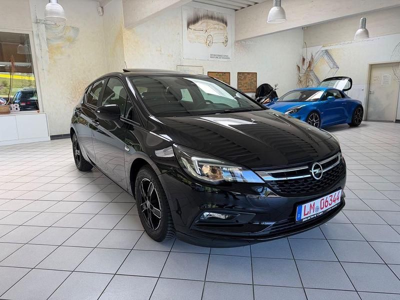 Gebraucht Opel Astra Edition 105 PS (77 kW) 2017 Schwarz Limousine