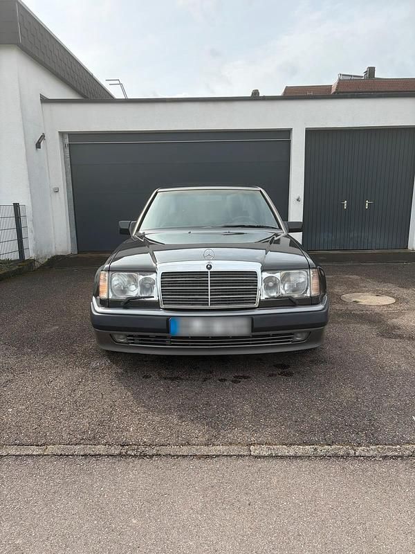 Gebraucht Mercedes E500 326 PS (239 kW) 1992 Schwarz Limousine