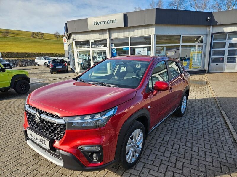 Energetic red pearl metallic Neu 2025 Suzuki SX4 S-Cross SUV | 23.876 € (Guter Preis) - Bild 1/4
