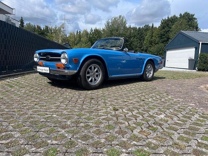 Blau Gebraucht 1973 Triumph TR6 Cabrio | 24.500 € - Bild 1/4