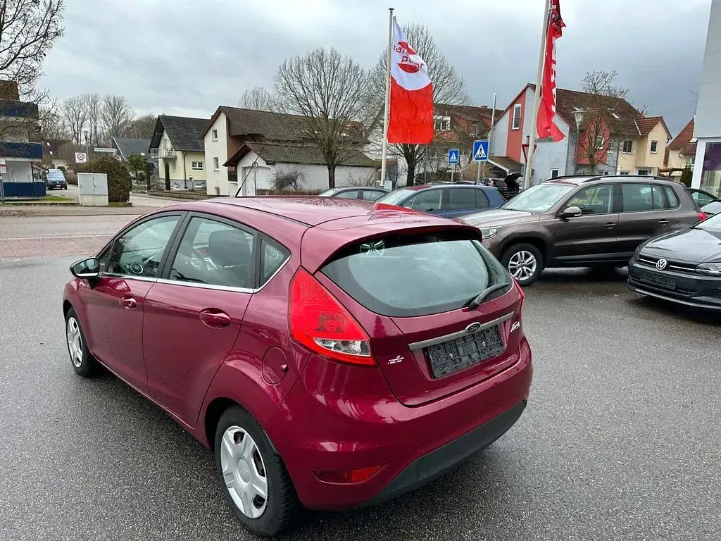 Gebraucht Ford Fiesta Titanium 97 PS (71 kW) 2012 Rot Limousine