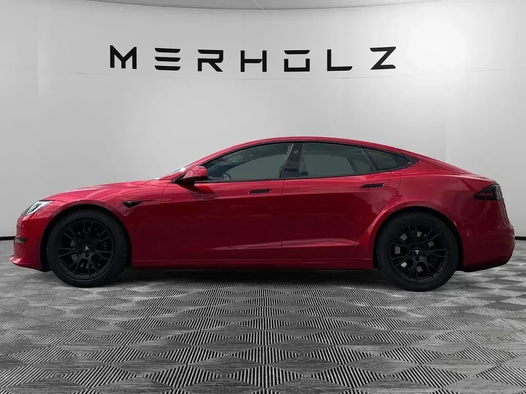 Gebraucht Tesla Model S Plaid 759 kW (1033 PS) 2022 Red multicoat Kleinwagen