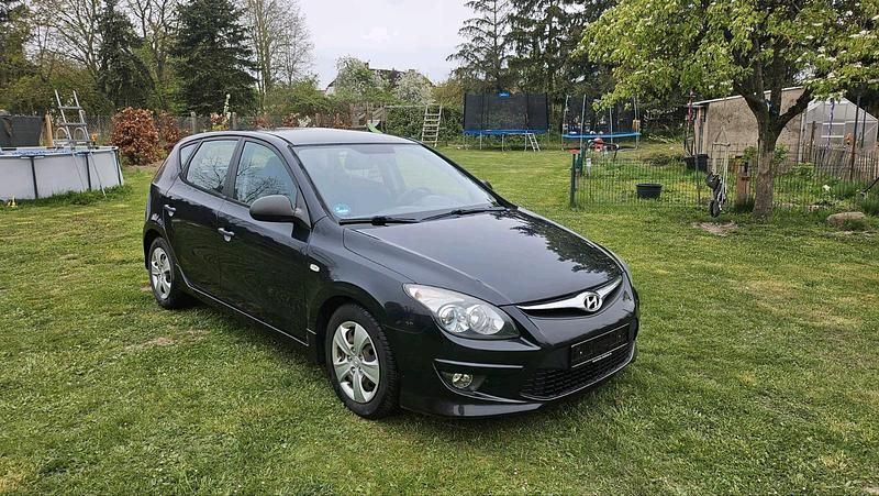 Schwarz Gebraucht 2011 Hyundai i30 Limousine | 2.950 € (Guter Preis) - Bild 1/4