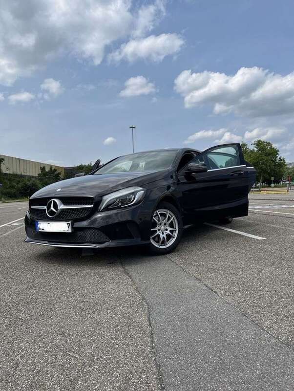 Schwarz Gebraucht 2015 Mercedes A180 Kleinwagen | 10.900 € (Guter Preis) - Bild 1/4