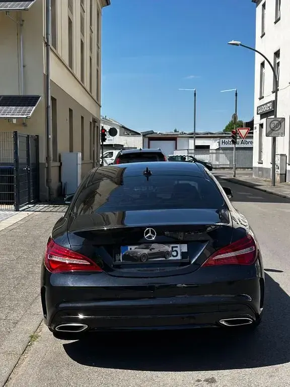 Gebraucht Mercedes CLA180 122 PS (89 kW) 2019 Schwarz Coupé