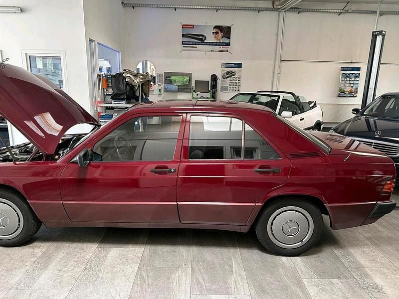 Rot Gebraucht 2025 Mercedes 190 Limousine | 7.500 € - Bild 1/4