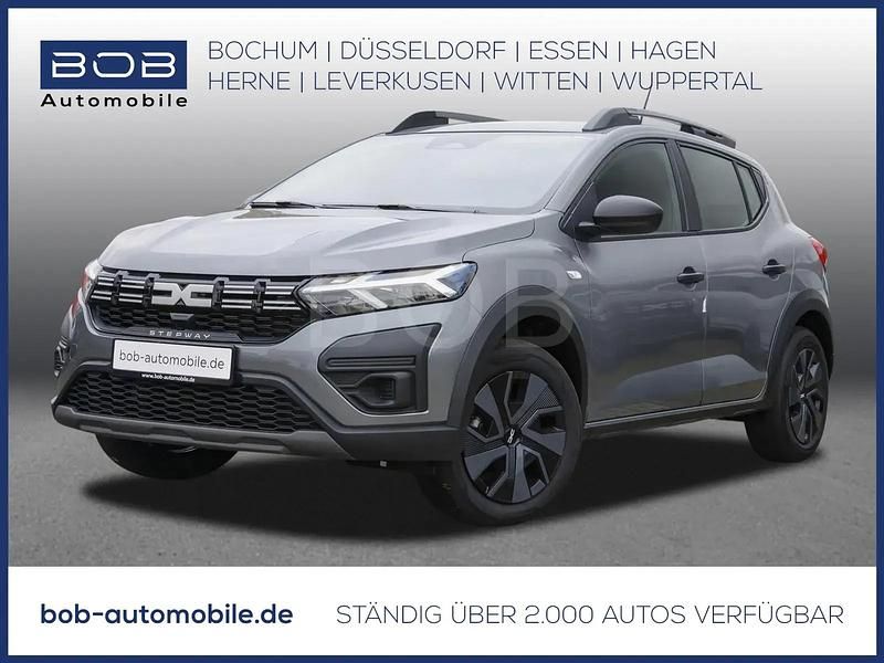 Grau Gebraucht 2025 Dacia Sandero Essentiel Limousine | 16.332 € - Bild 1/3
