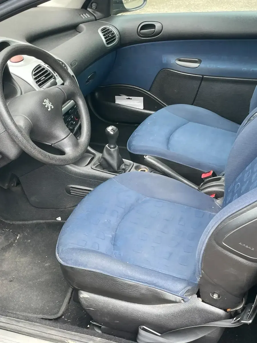 Gebraucht Peugeot 206 63 PS (46 kW) 2000 Schwarz Kleinwagen