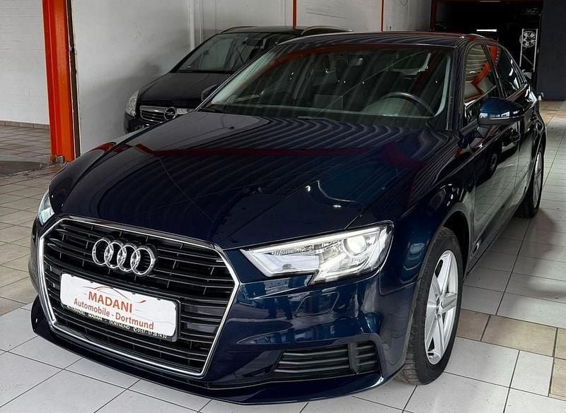 Gebraucht Audi A3 Basis 116 PS (85 kW) 2020 Blau Limousine