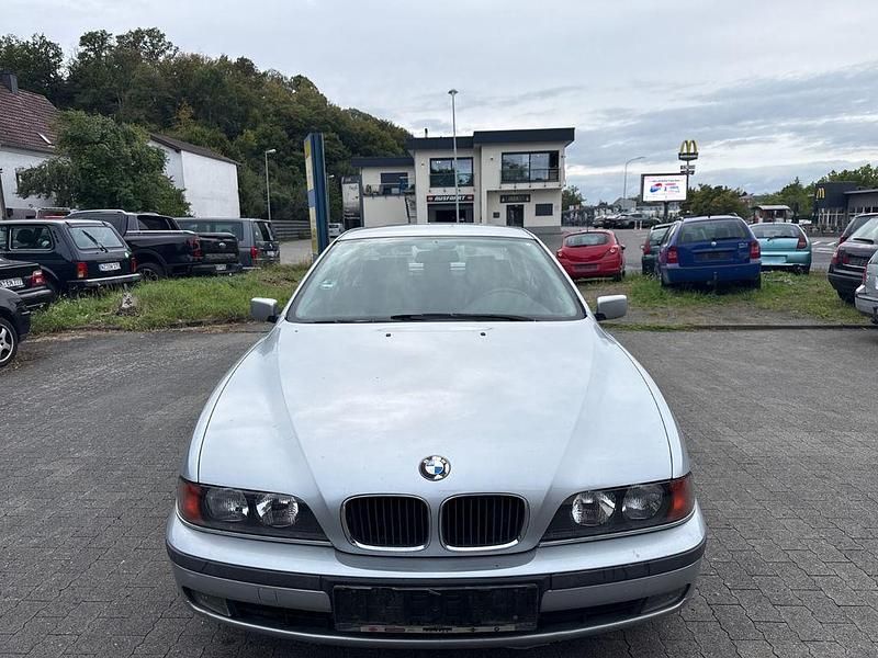 Grau Gebraucht 1997 BMW 520 Limousine | 1.999 € (Superpreis) - Bild 1/4