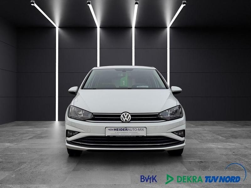 Gebraucht VW Golf Sportsvan 131 PS (96 kW) 2018 Weiß Van / Kleinbus