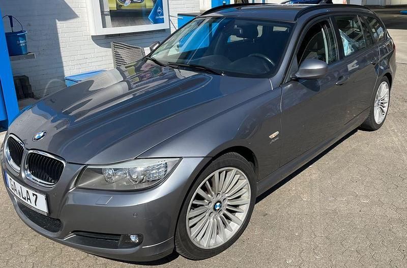 Grau Gebraucht 2012 BMW 320 Kombi | 5.950 € (Superpreis) - Bild 1/4