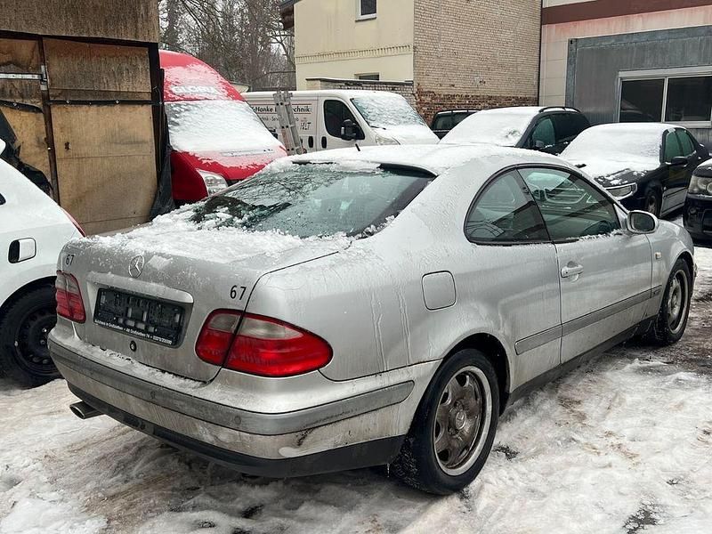 Gebraucht Mercedes CLK230 193 PS (141 kW) 1999 Silber Coupé