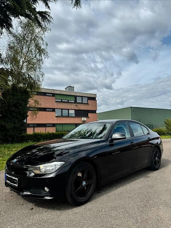 Second-hand BMW 320 2012 Negru Berlinǎ