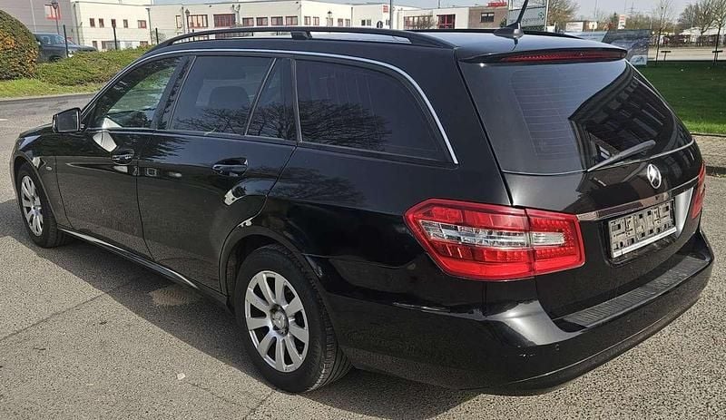 Gebraucht Mercedes E200 136 PS (100 kW) 2011 Schwarz Kombi