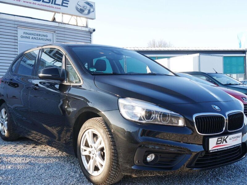 Schwarz ii Gebraucht 2015 BMW 218 Sport Line Van / Kleinbus | 12.990 € (Fairer Preis) - Bild 1/4