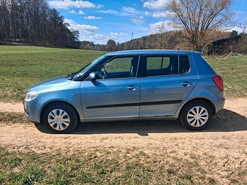Gebraucht Skoda Fabia 69 PS (50 kW) 2009 Blau Kleinwagen