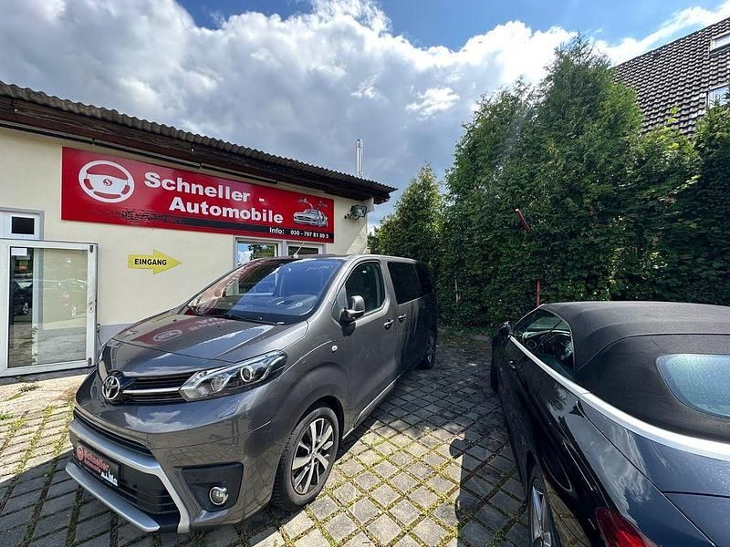 Grau Gebraucht 2018 Toyota Proace Verso Executive Kombi | 29.850 € (Etwas zu teuer) - Bild 1/4